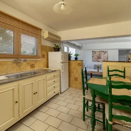Apartment Victoria's Summerhouse Andros Town